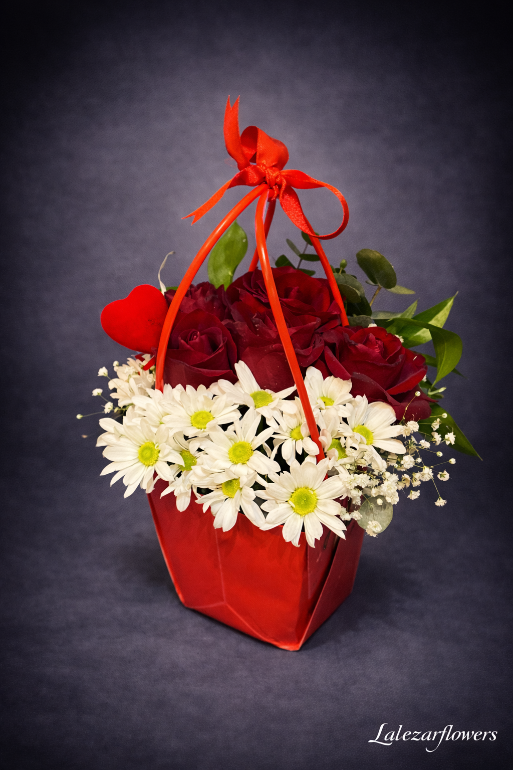 Aşkıma Papatya ve Güller Çantada