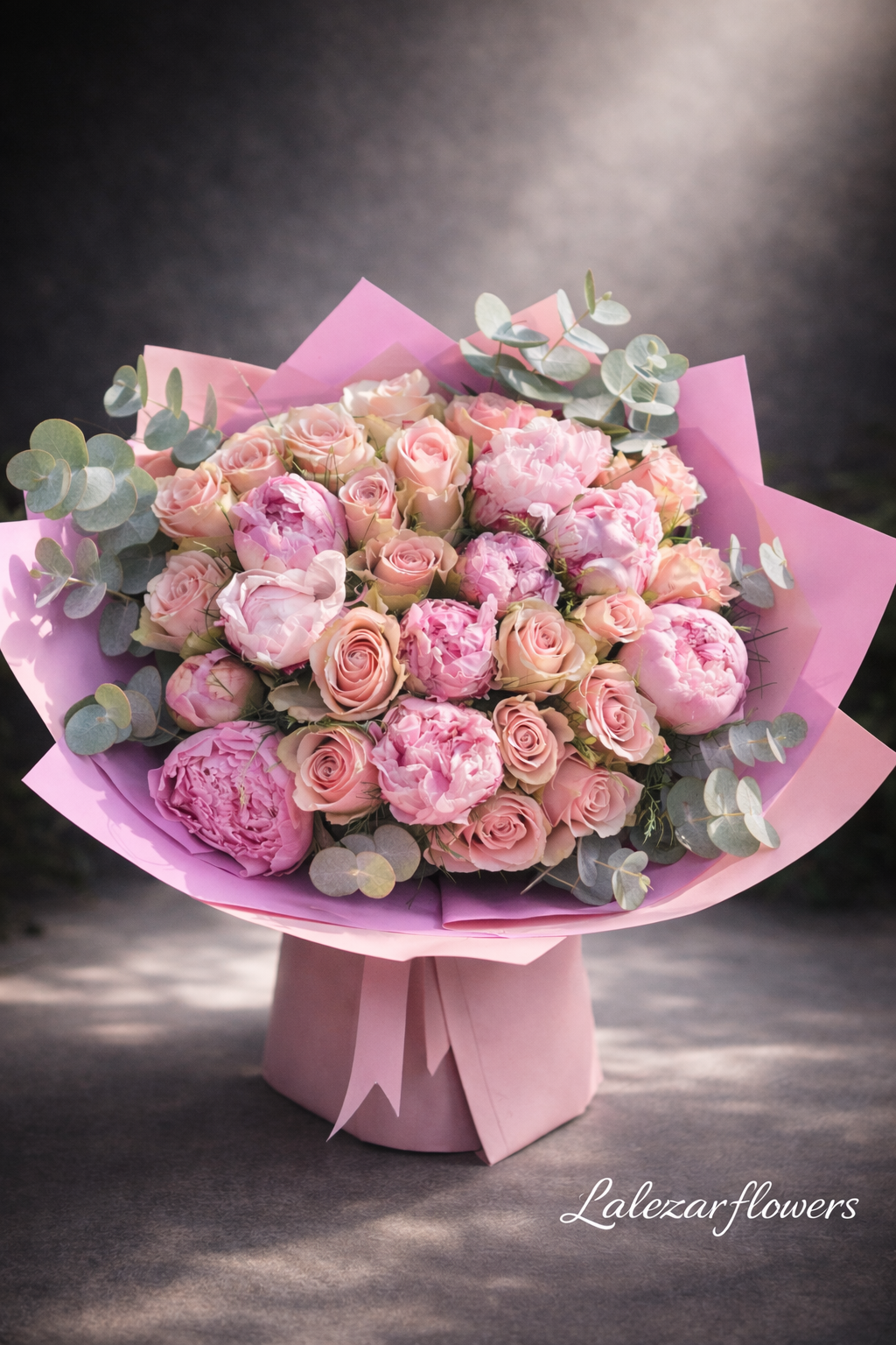 	•	Romantik Şakayık Buketi