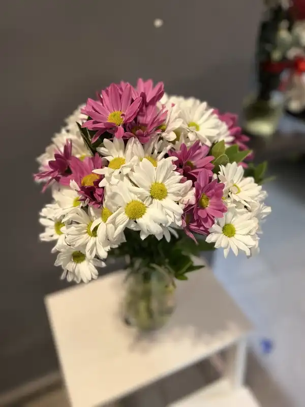 Cam Vazoda Papatyalar