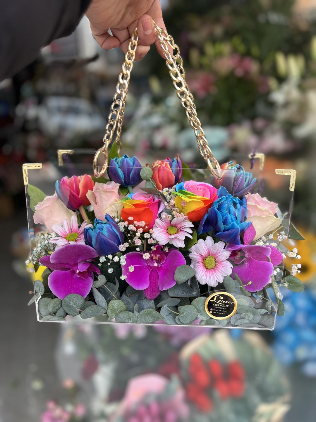 Zincir Askılı Şeffaf Pleksi Çiçek Aranjmanı (Lüks Seri)