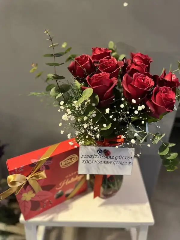 Paşabahçe Vazoda Güller ve Çikolata