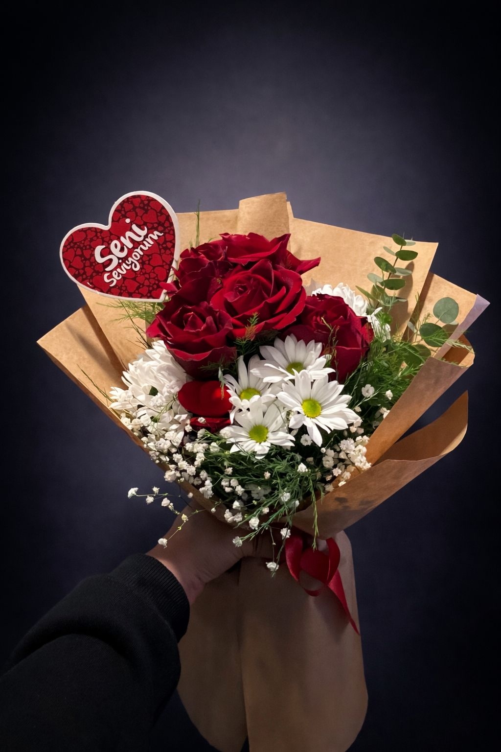 Kırmızı Güller ve Papatya